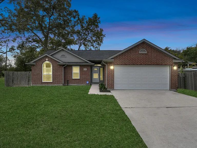 7830 Pardee St — Photo 2
