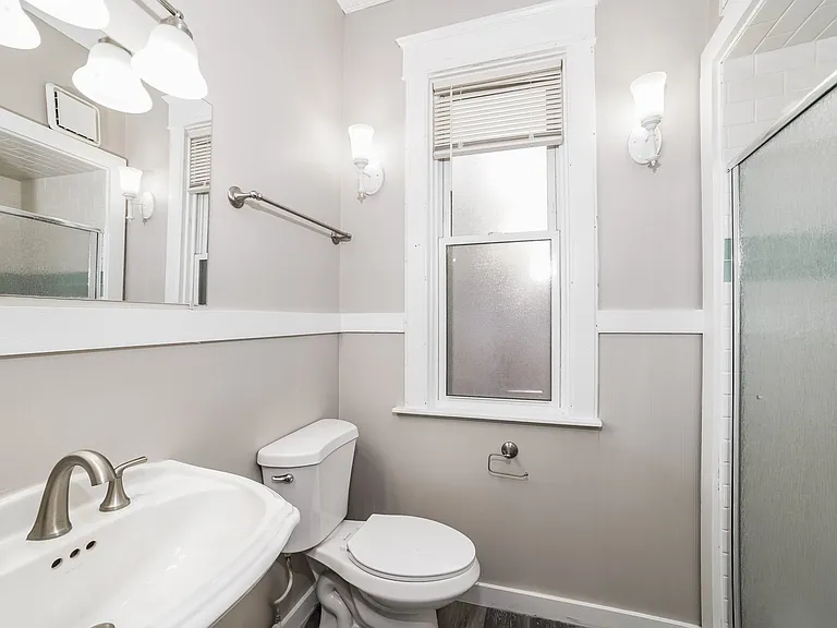1696368_029_bathroom_12971966.jpg
