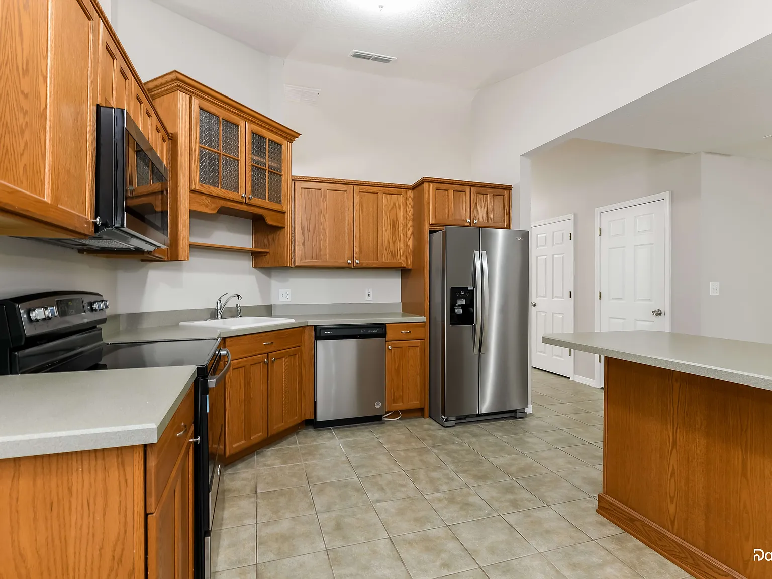 4 bed, 2.0 bath, 1585 sqft, $2,850 — Photo 3