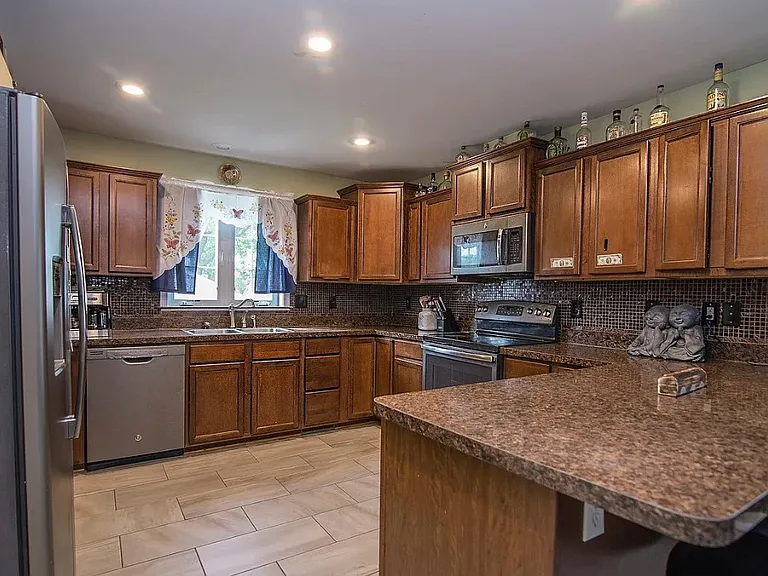 130 Mansfield St — Photo 2