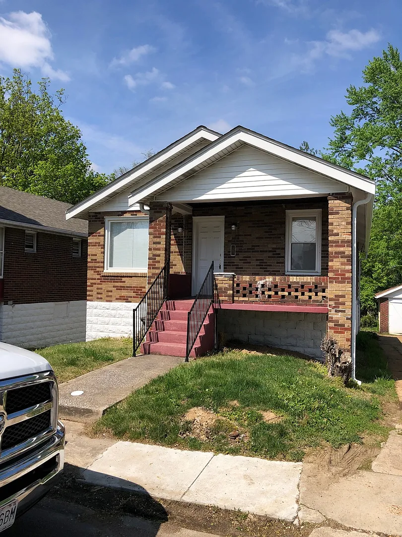 Nice All Brick 2 Bedroom 1 Bath House in Saint John — Photo 2