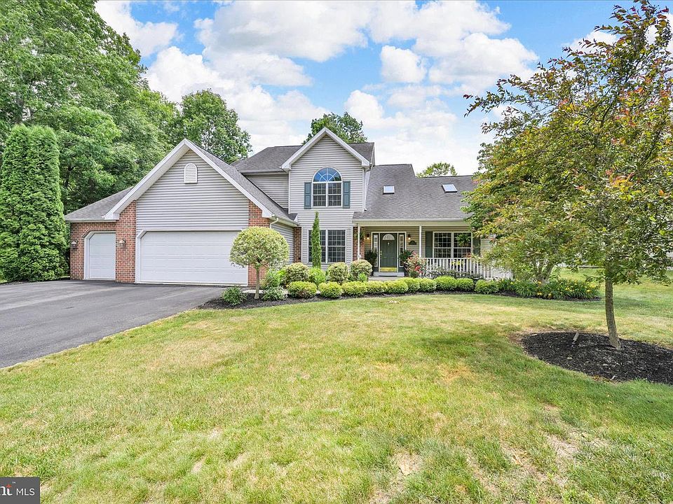 1st image of 13 Tall Oaks Dr