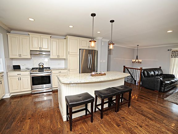4th image of 188 Grovenor Dr