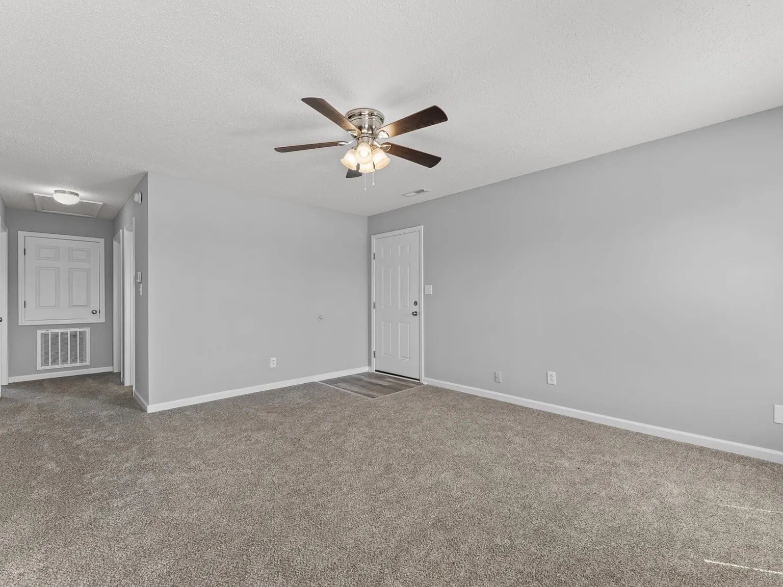 1995 Calumet Drive - C — Photo 3