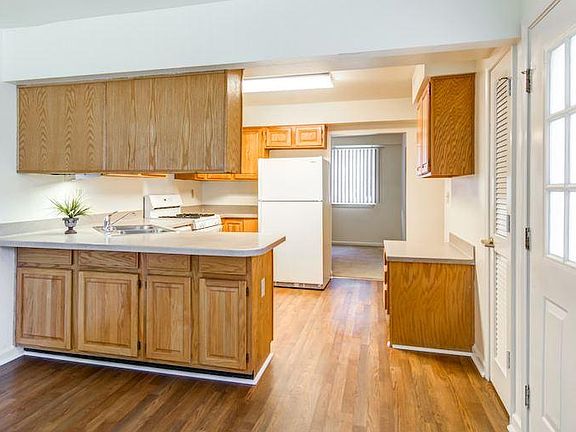 4th image of 433 Walsingham Way #433W