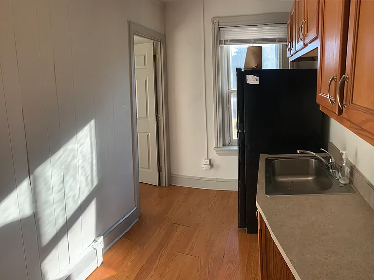 172 N Charlotte St — Photo 9