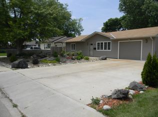 1108 S Sycamore St, Grand Island, NE 68801