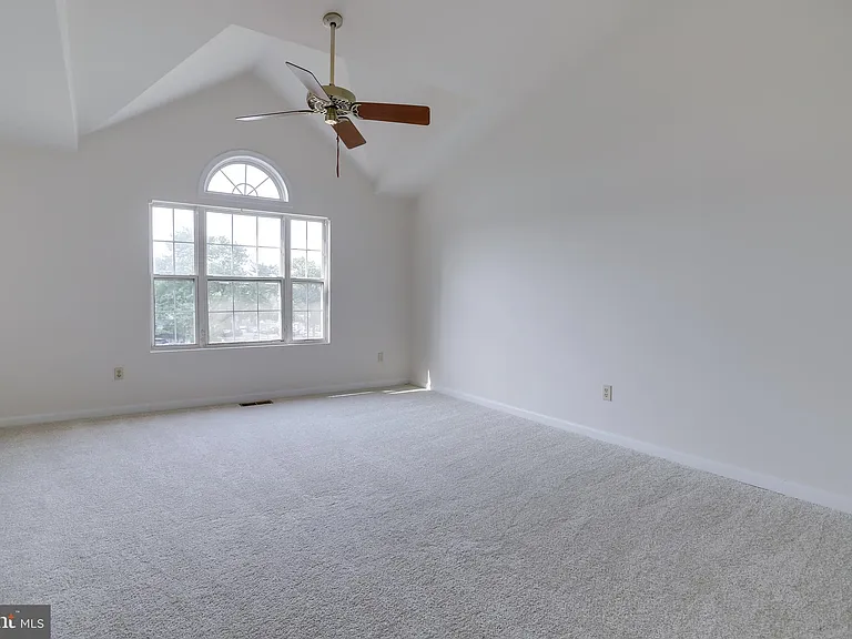 3050 S Glebe Rd — Photo 31