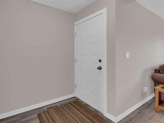 2nd image of 224 Summerwood Pl E