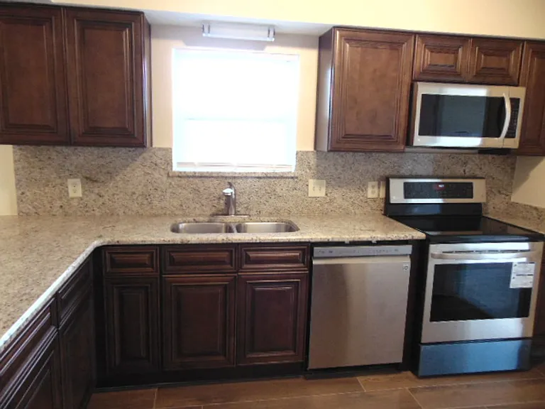 1319 Calabria Rd — Photo 10