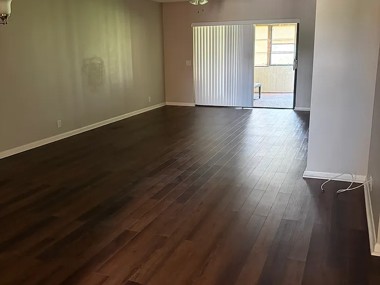 1084 Pelham Ct — Photo 6