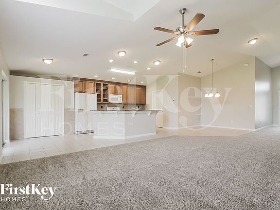 3rd image of 211 Oak Branch Dr