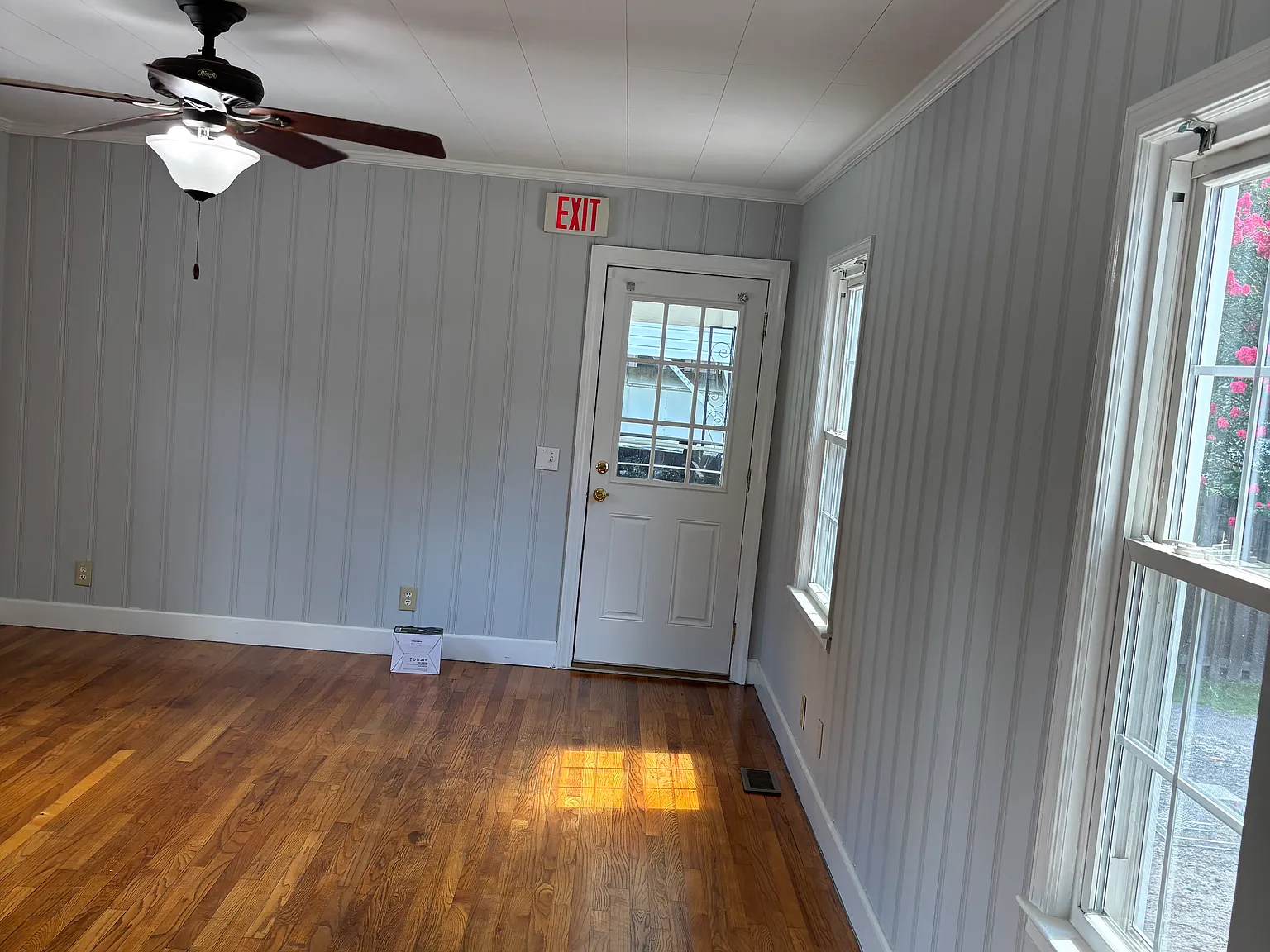 4 bed, 2.5 bath, 1600 sqft, $1,950 — Photo 4