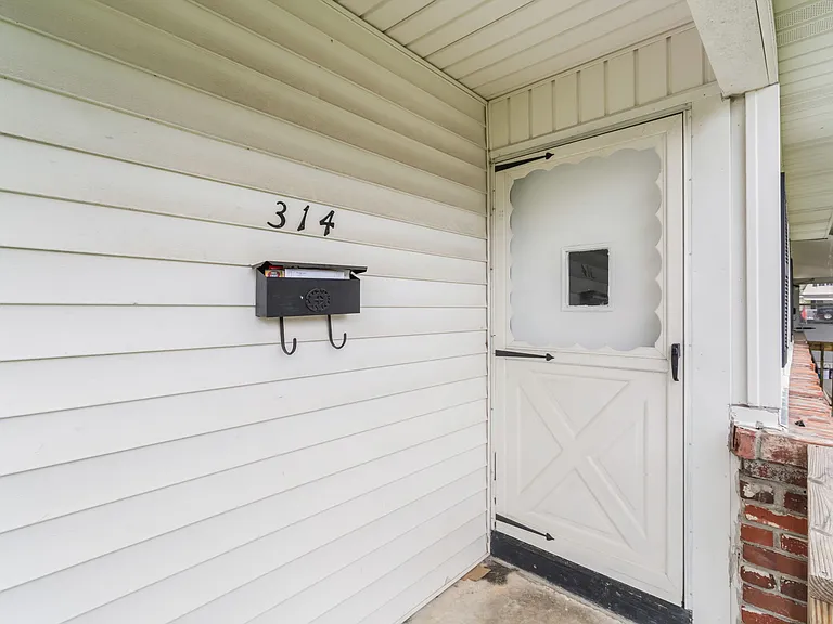 (ACH) Pennsylvania Avenue (Apts 1 - 8) - 314 — Photo 14