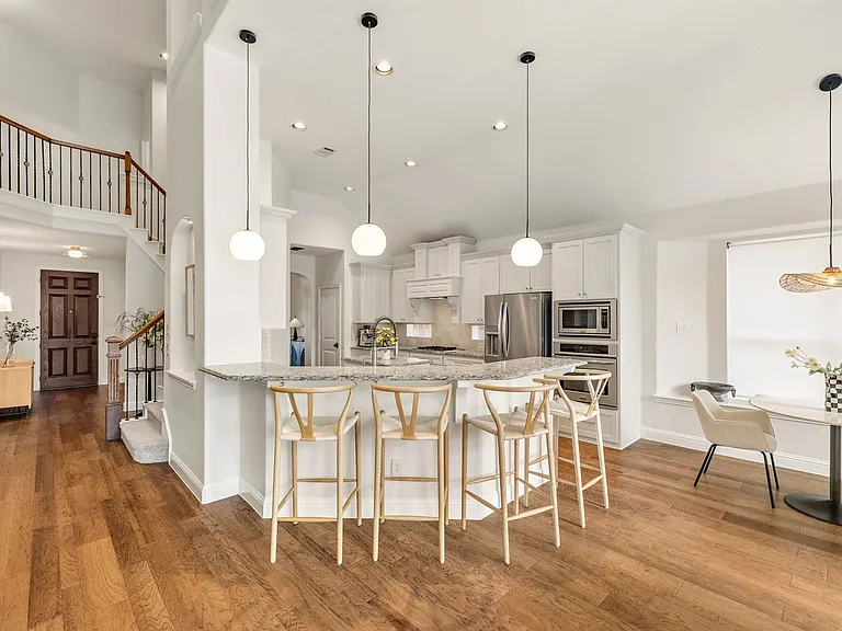 8405 Saint Clair Dr — Photo 16