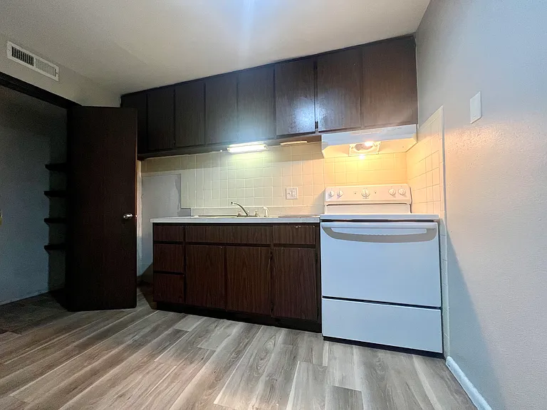 605 N Charles St #19 — Photo 5