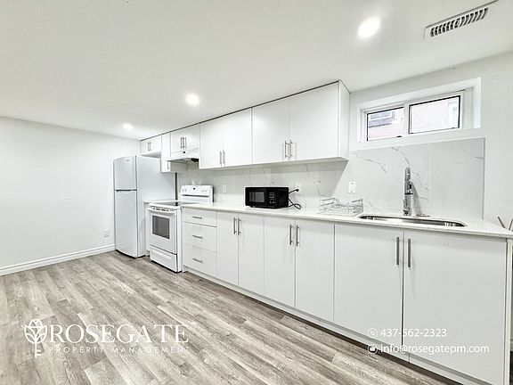 3rd image of 1189 Cloverdale St #2