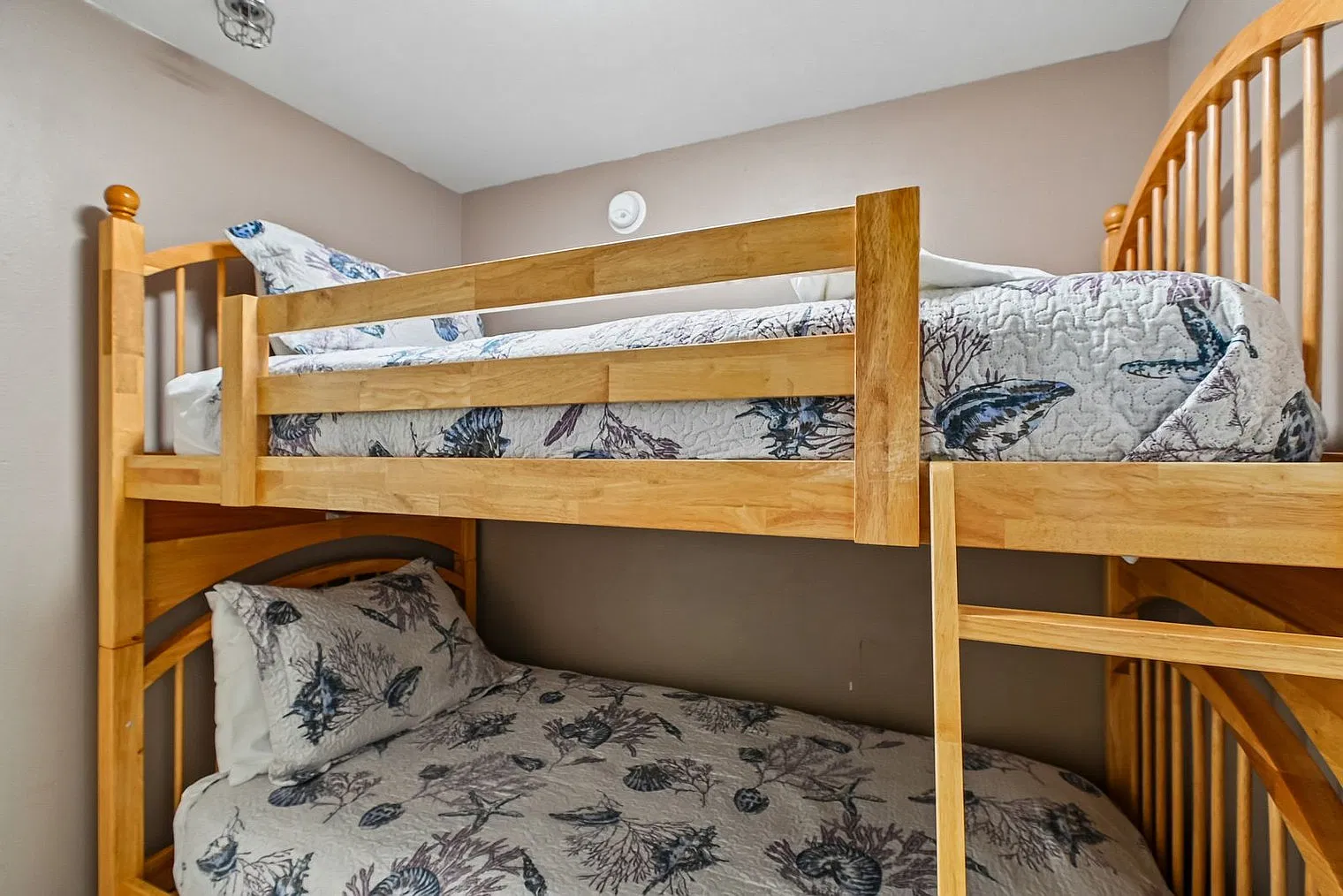 1 bed, 2.0 bath, 904 sqft, $3,774 — Photo 3