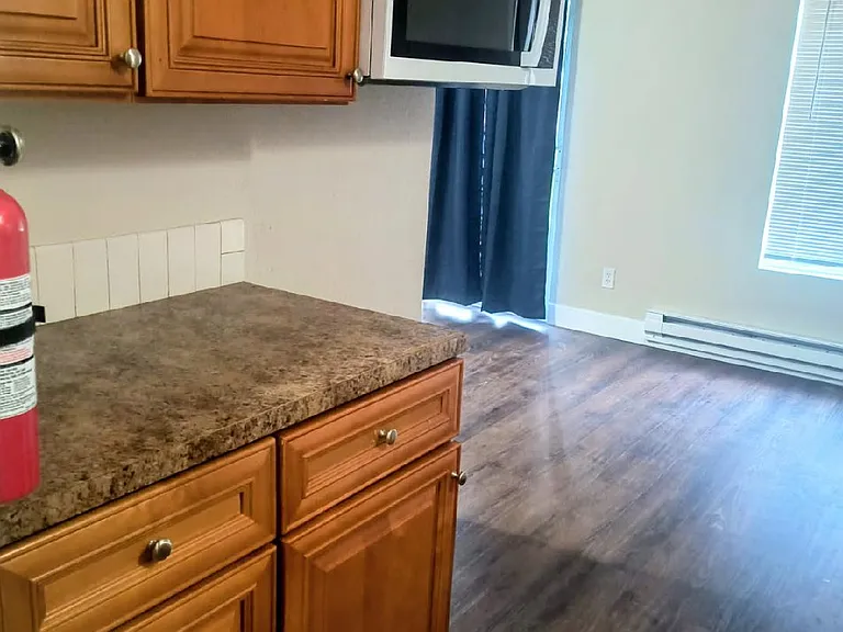 1561 N Manzanita St — Photo 7
