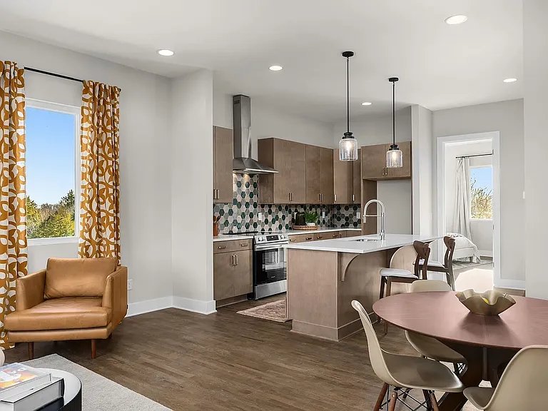 506 W Trinity Ln — Photo 5