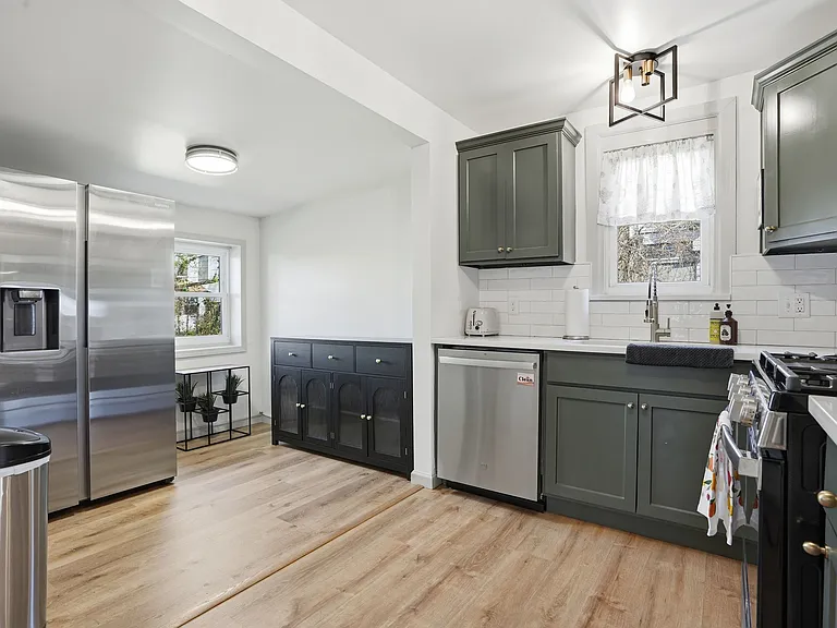 214 N Roosevelt Ave — Photo 10