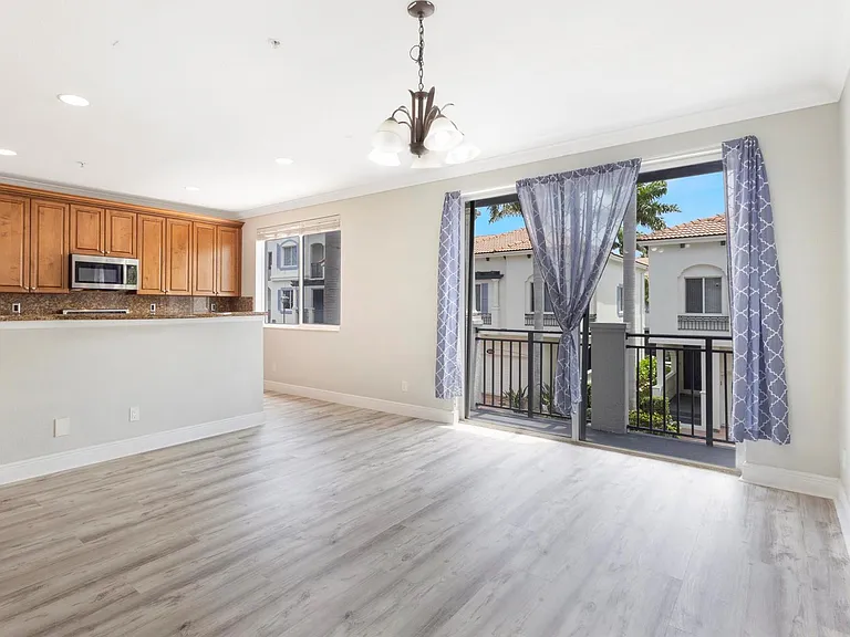 3028 Waterside Cir — Photo 14