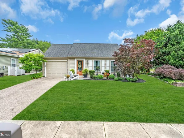 19 Warwick Way, Southampton, NJ 08088