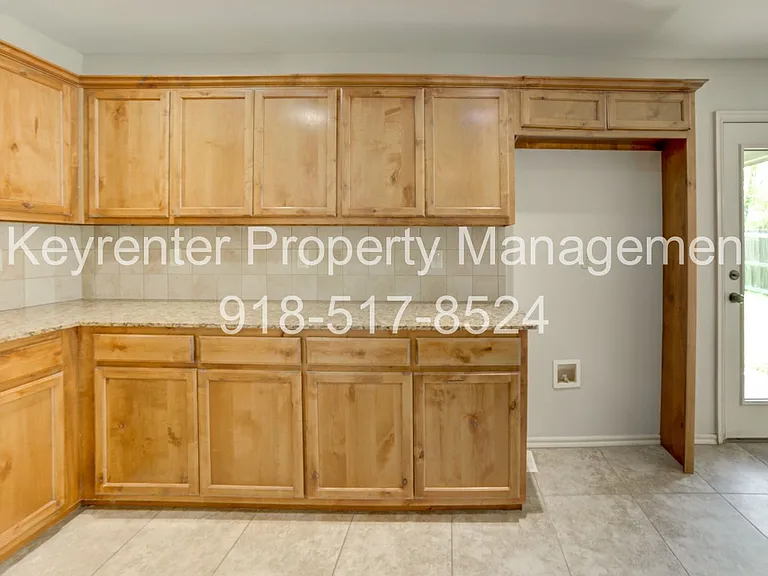 1911 W Canton Pl — Photo 15