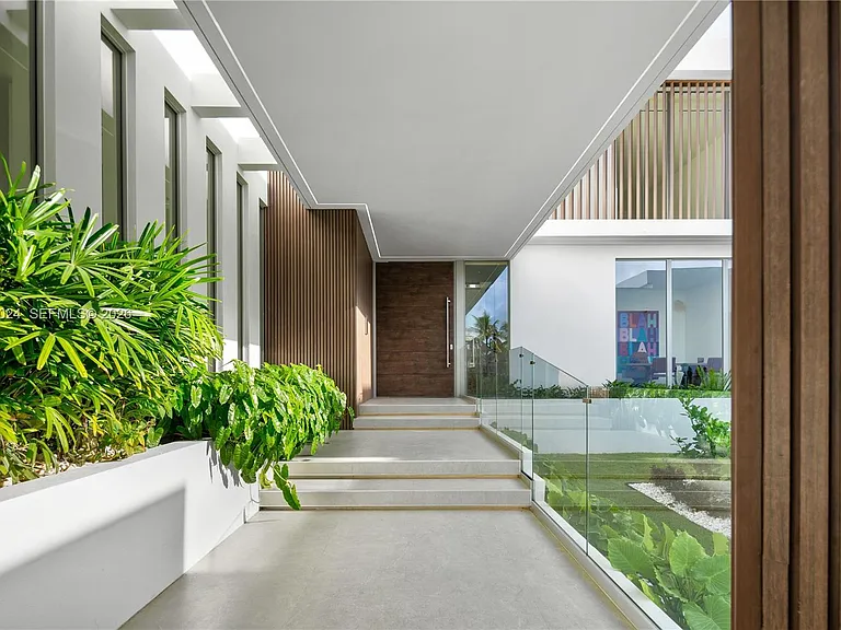 501 Palm Dr — Photo 8