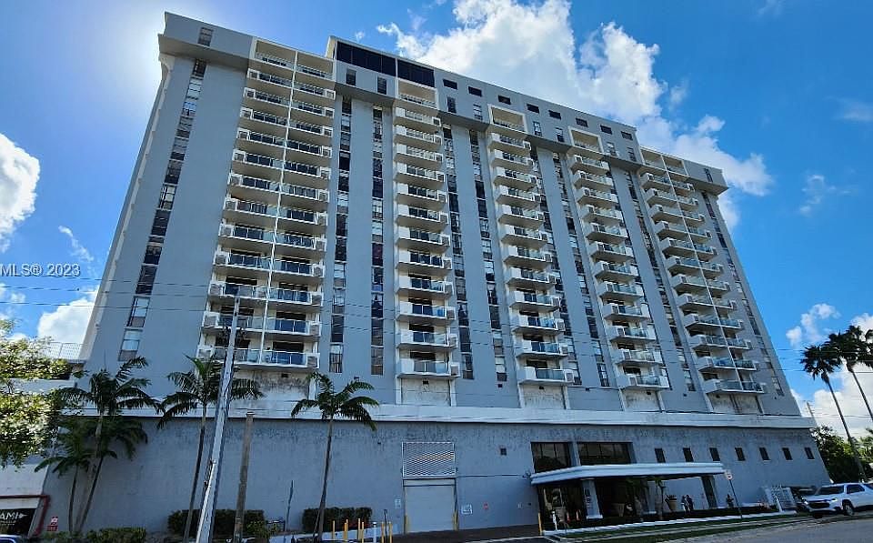 1st image of 13499 Biscayne Blvd APT 1504