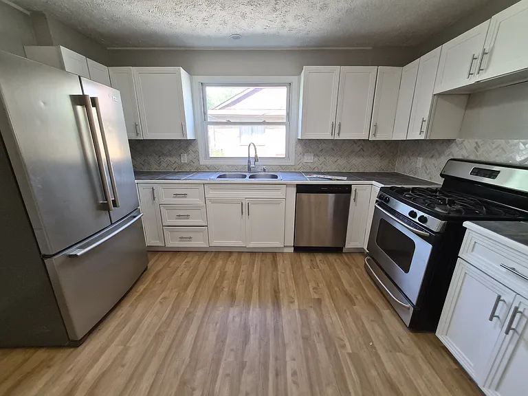 464 Carol Dr — Photo 9