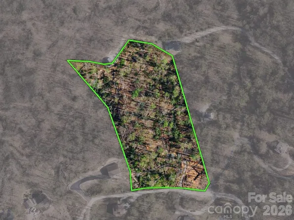 6 Pioneer Ln, Hendersonville, NC 28792
