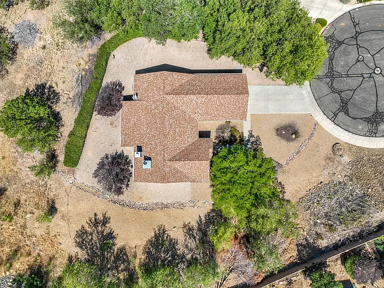 379 Badger Ct — Photo 43