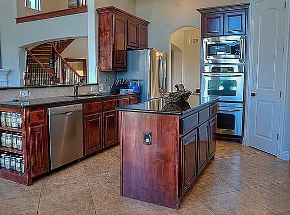 4th image of 305 Creekhaven Ct