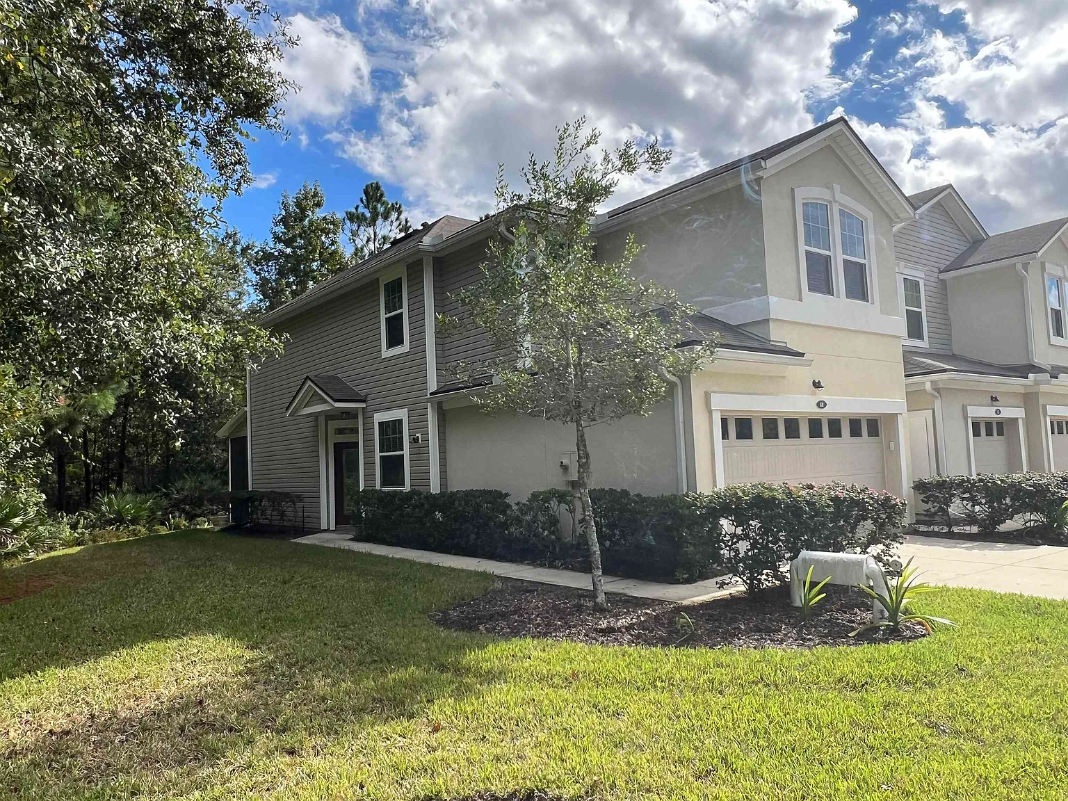 3 bed, 2.5 bath, 1662 sqft, $1,950 — Photo 2