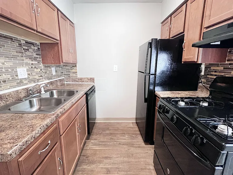Sharondale Woods Apartments — Photo 82