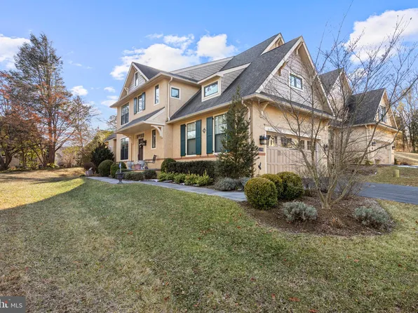 108 Traymore Ln, Rose Valley, PA 19063