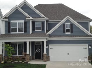 111 Fox Cove Rd, Hendersonville, NC 28792