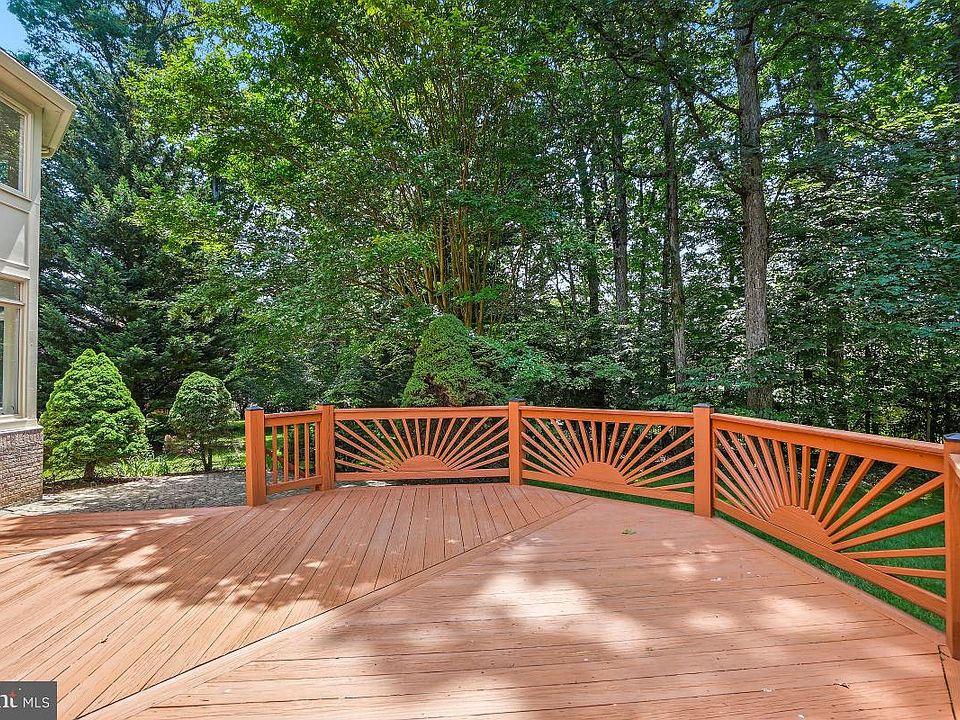 2nd image of 9820 Avenel Farm Dr