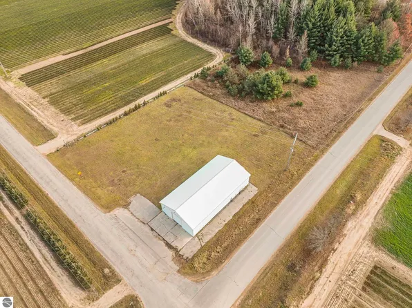 W Roberts Rd, Lake City, MI 49651