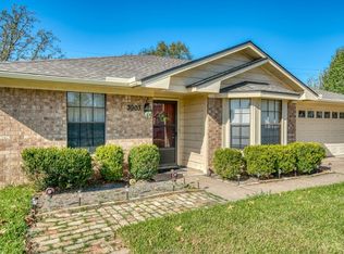 3903 Windwood Cir, Bryan, TX 77802