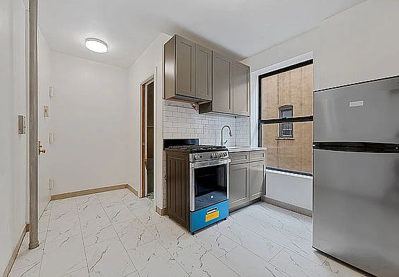 5th image of 424 E 116th St #23
