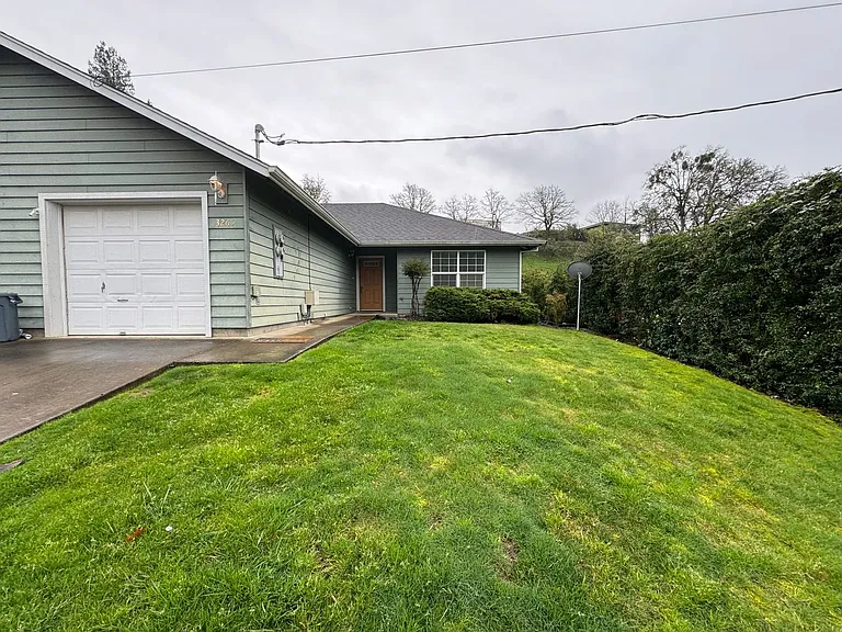 3265 NE Johnson St — Photo 1