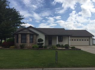 121 Iris Ln, Carmi, IL 62821