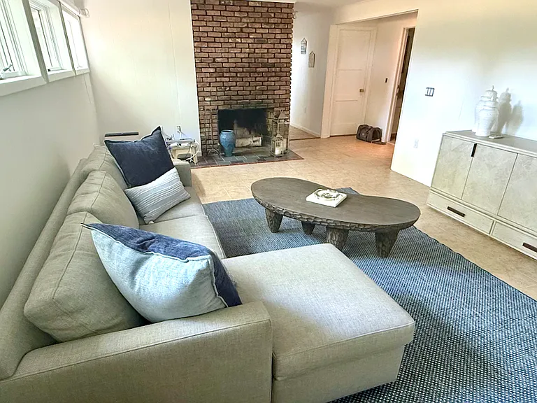 19 Peconic Ave — Photo 16
