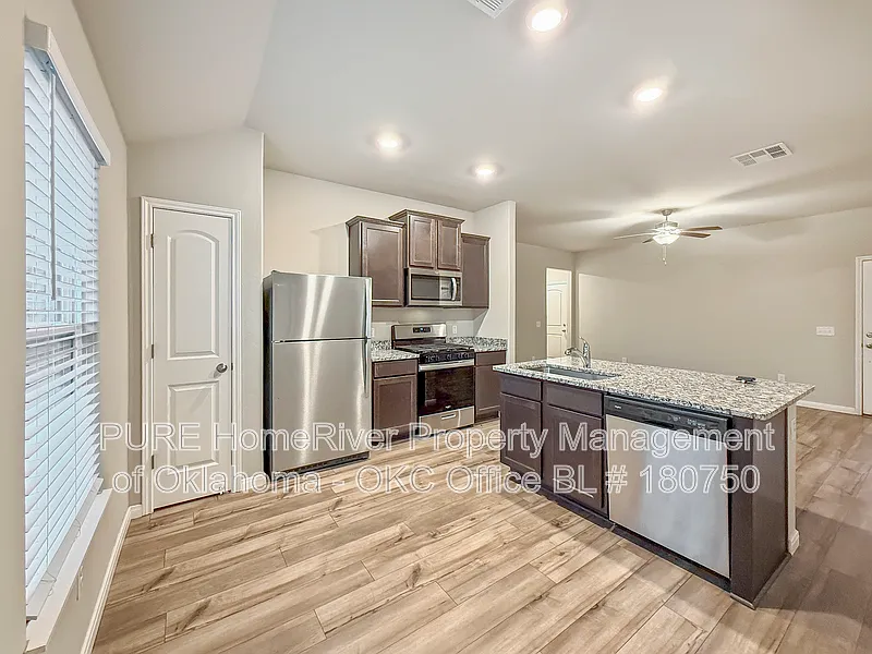 3 bed, 2.0 bath, 1152 sqft, $1,485 — Photo 3