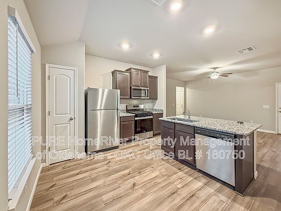 3rd image of 1609 Vermilion Ln