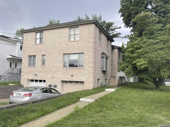 29 Columbus Dr #A