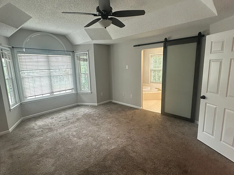 611 Mc Gill Park Ave NE — Photo 8