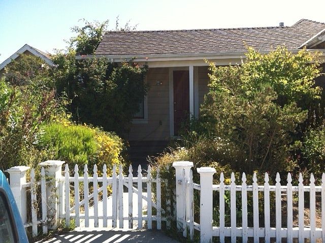 1st image of 212 Caledonia St